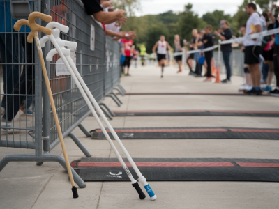 Comment adapter un parcours de course pour participants en situation de handicap visuel avec balises sonores et volontaires formés
