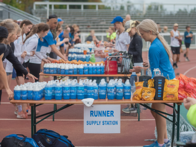 Comment organiser un ravitaillement fluide pour 2 000 coureurs en évitant files d'attente et gaspillage